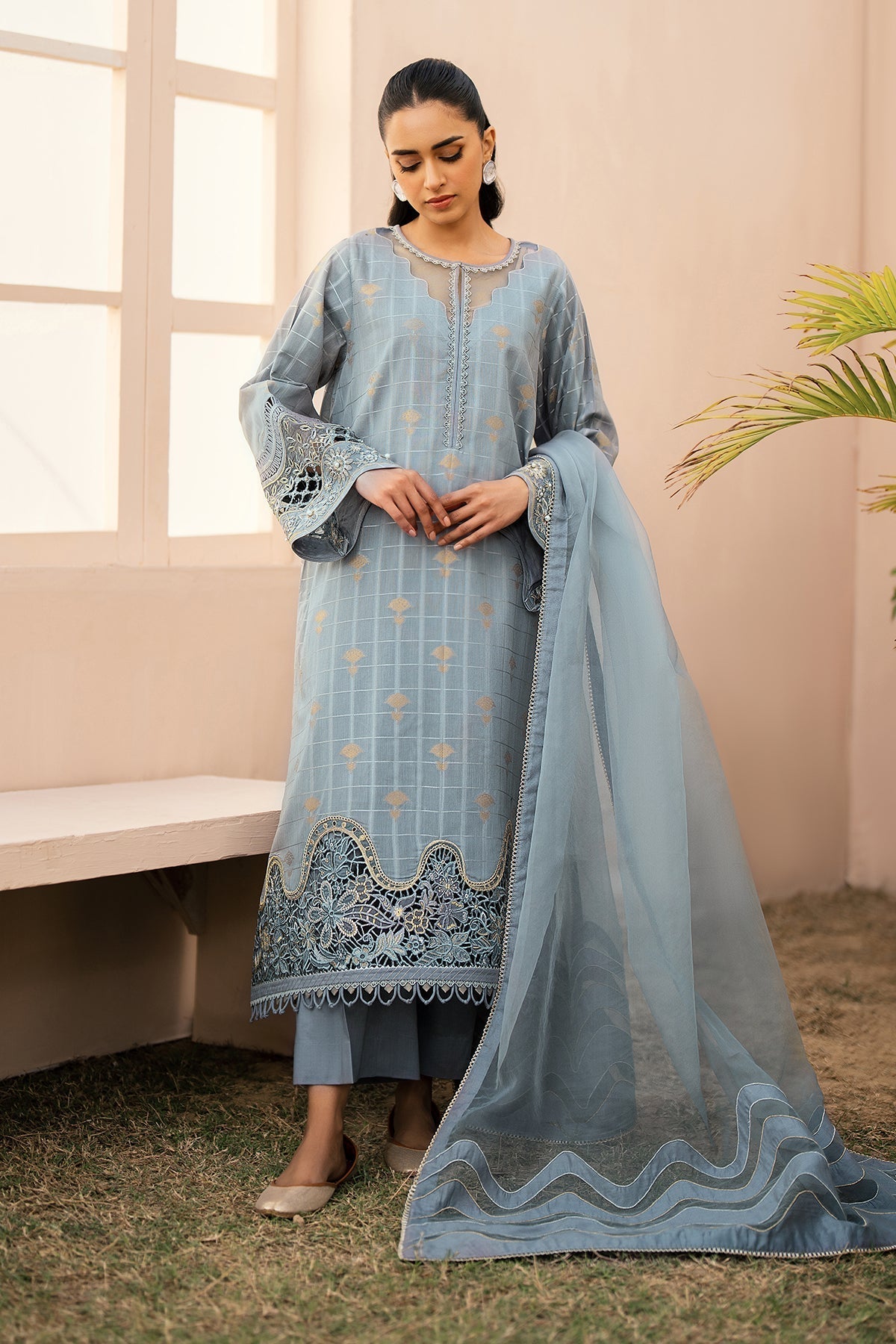 BAROQUE | EMBROIDERED JACQUARD LAWN UF-606