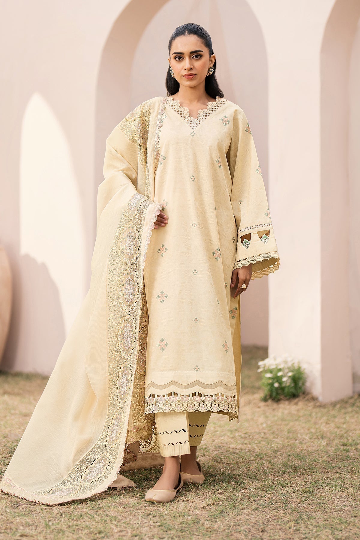 BAROQUE | EMBROIDERED JACQUARD LAWN UF-612