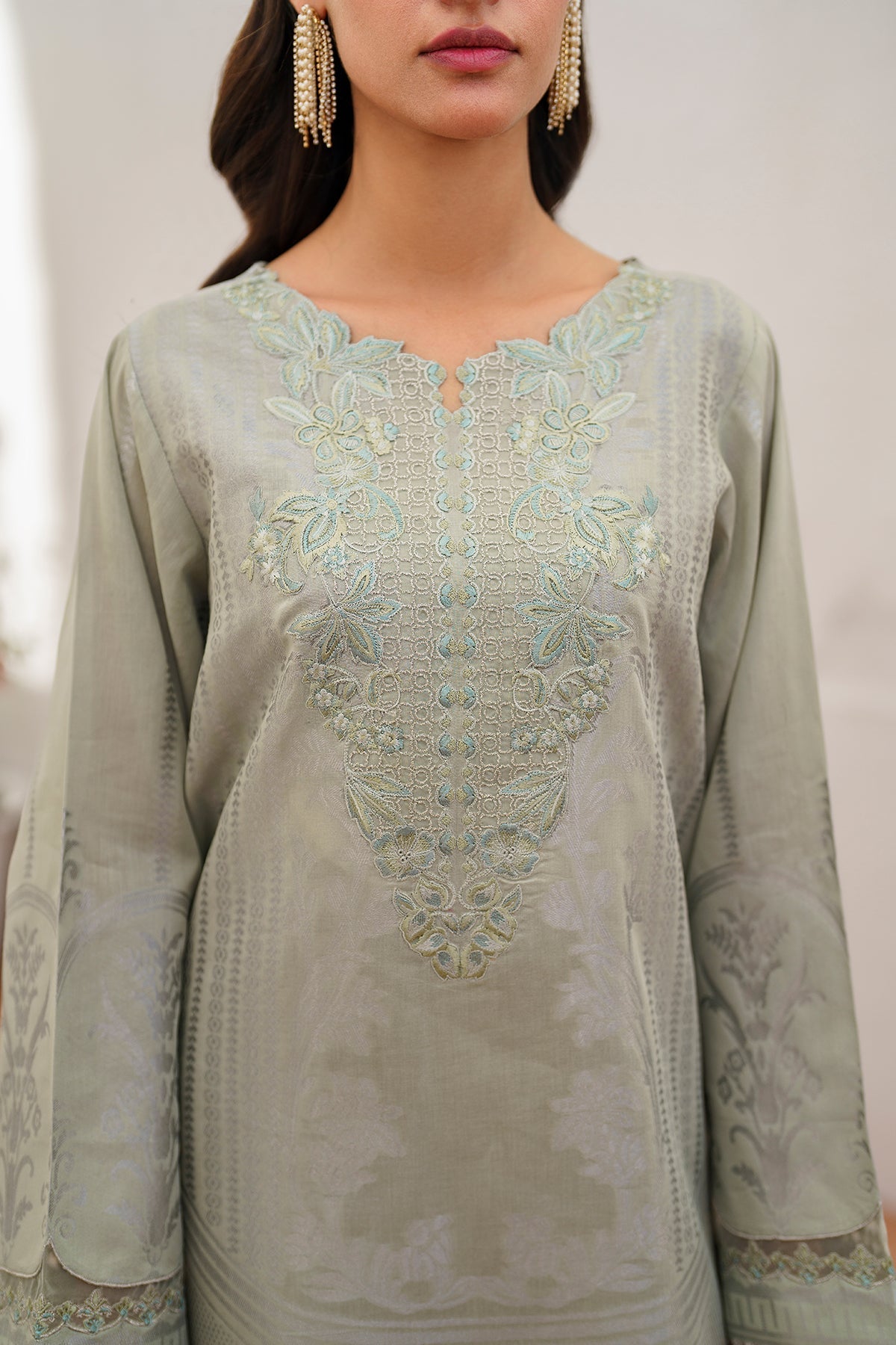 BAROQUE | EMBROIDERED JACQUARD LAWN UF-635