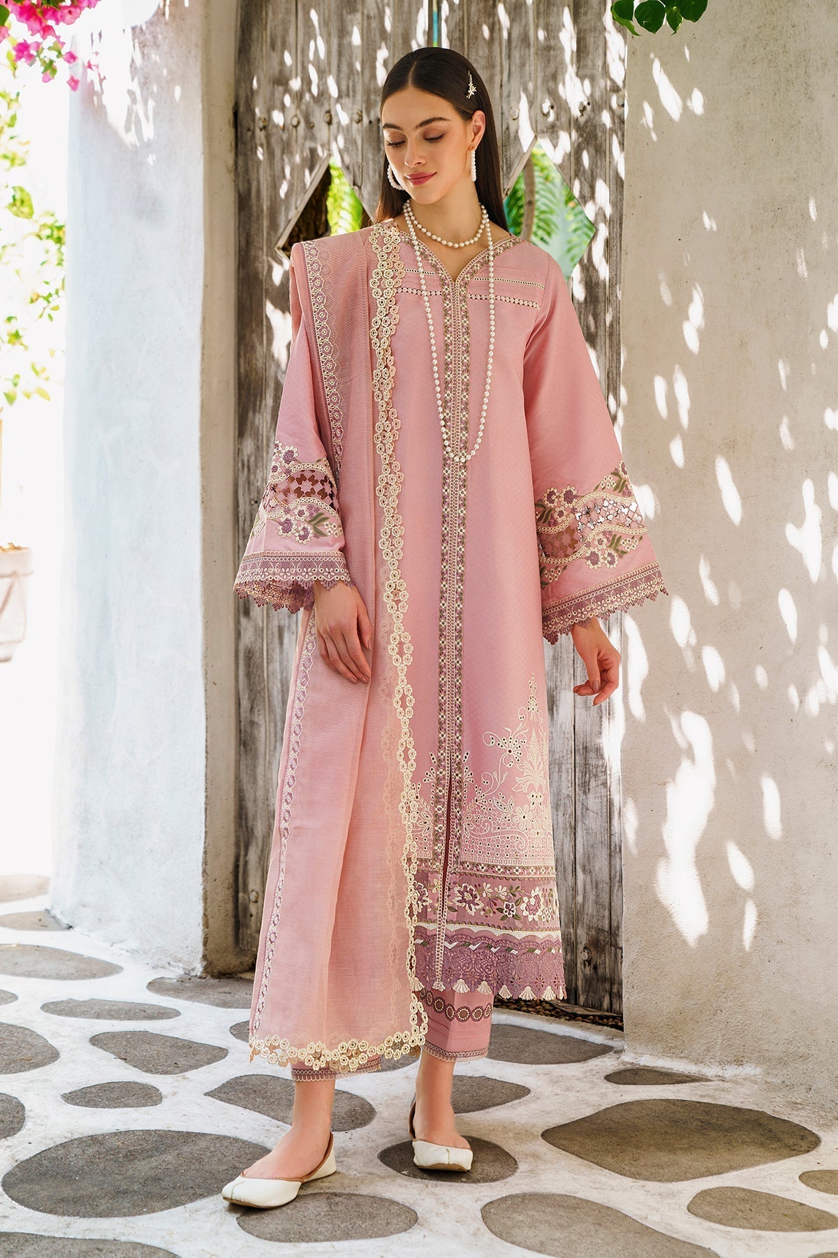 BAROQUE | EMBROIDERED JACQUARD LAWN UF-561