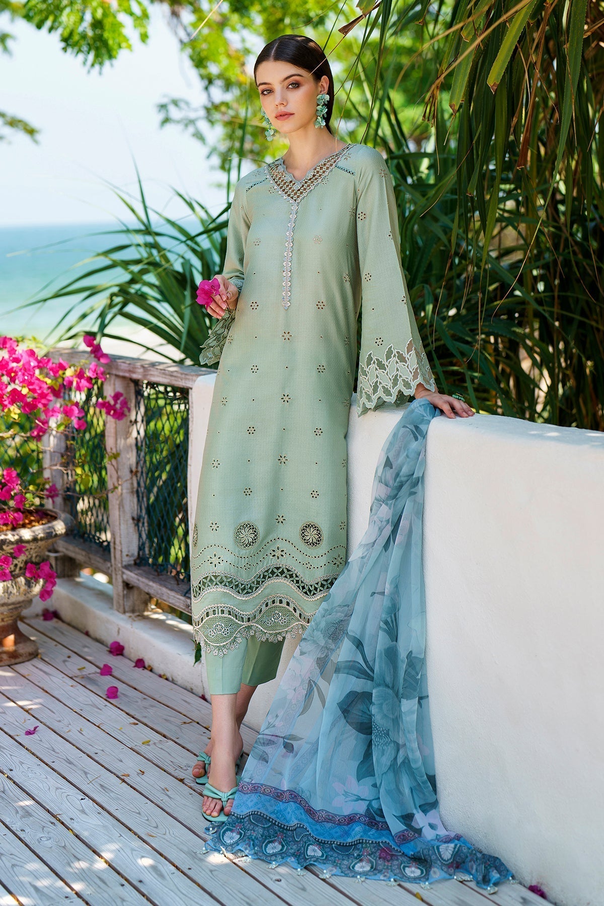 BAROQUE | EMBROIDERED JACQUARD LAWN UF-565