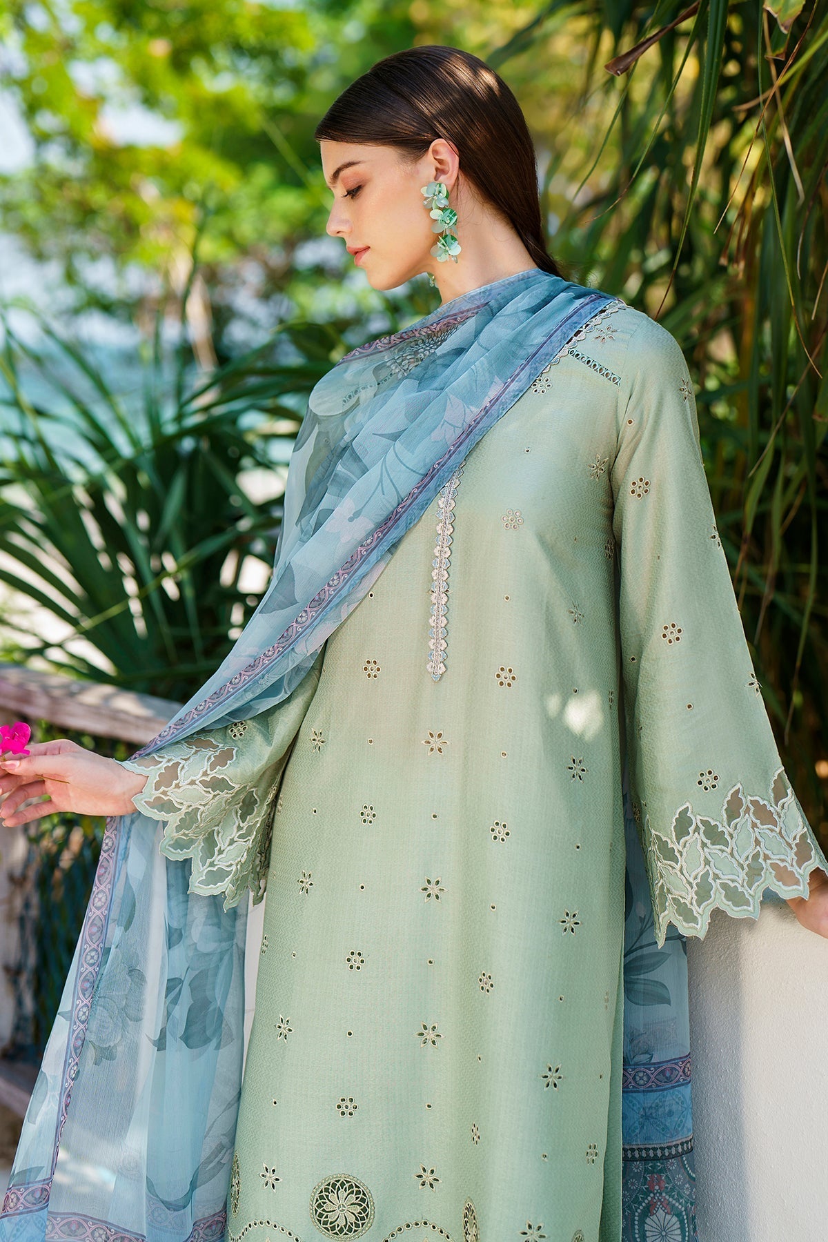 BAROQUE | EMBROIDERED JACQUARD LAWN UF-565