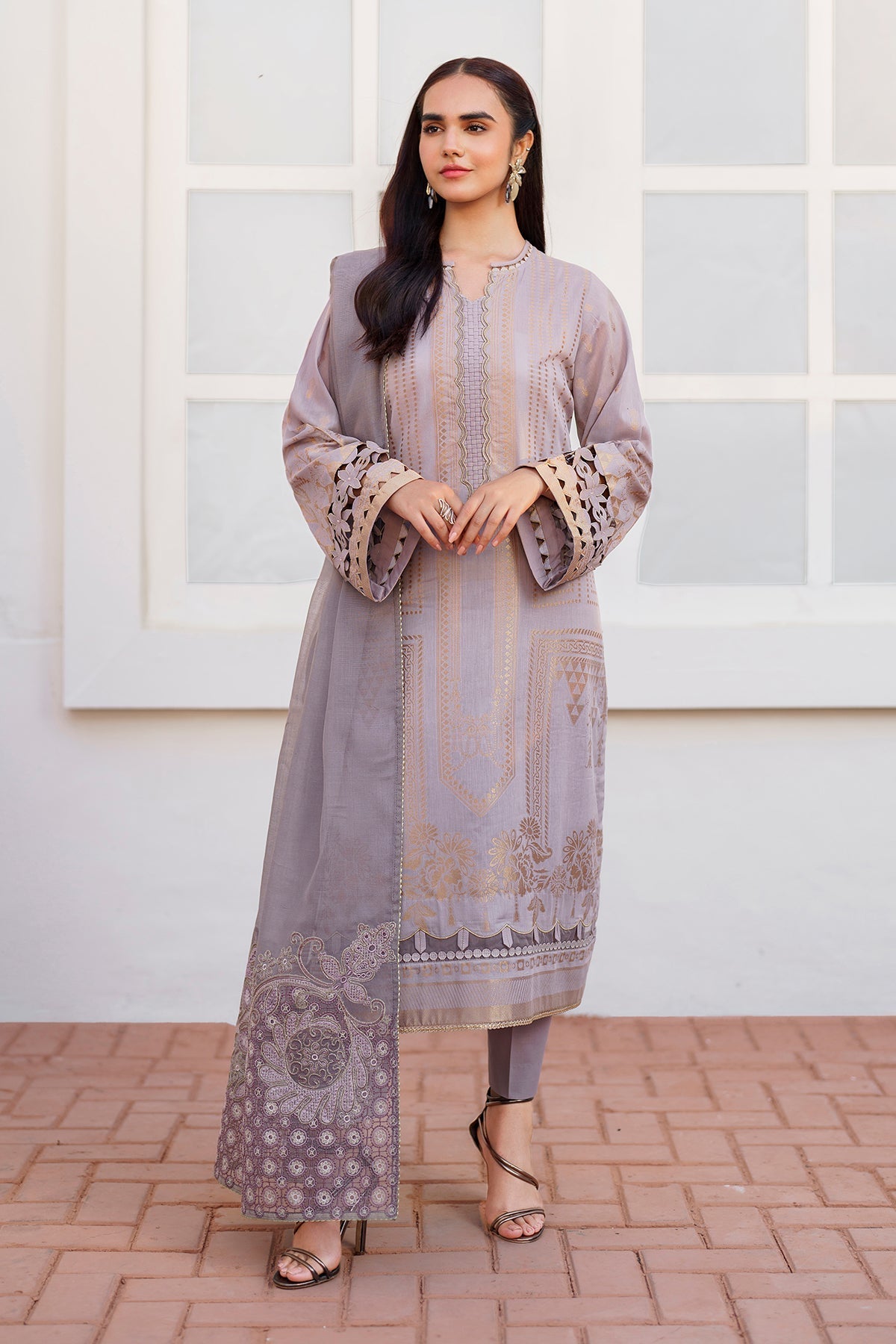 BAROQUE | EMBROIDERED JACQUARD LAWN UF-643