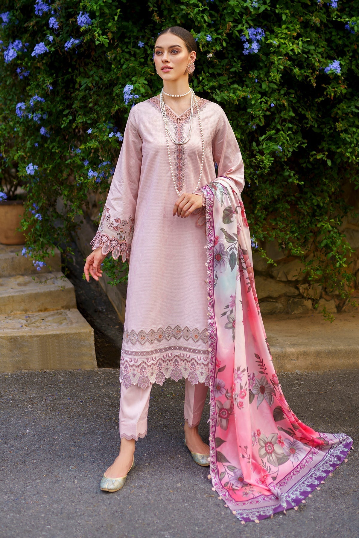 BAROQUE | EMBROIDERED JACQUARD LAWN UF-588